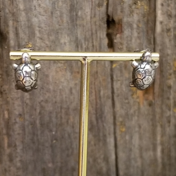 Sterling Silver Turtle Stud Earrings - Picture 1 of 3